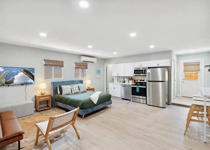 Gorgeous With A Pool Apartment *